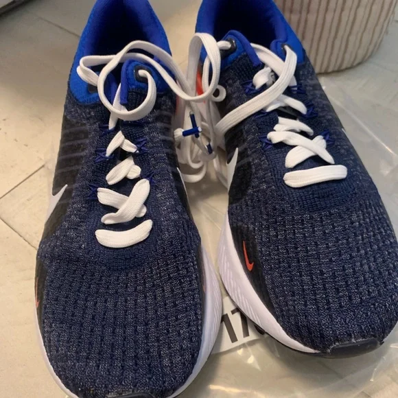 Nike Blue and Black Running Shoes - Picture 5 of 7